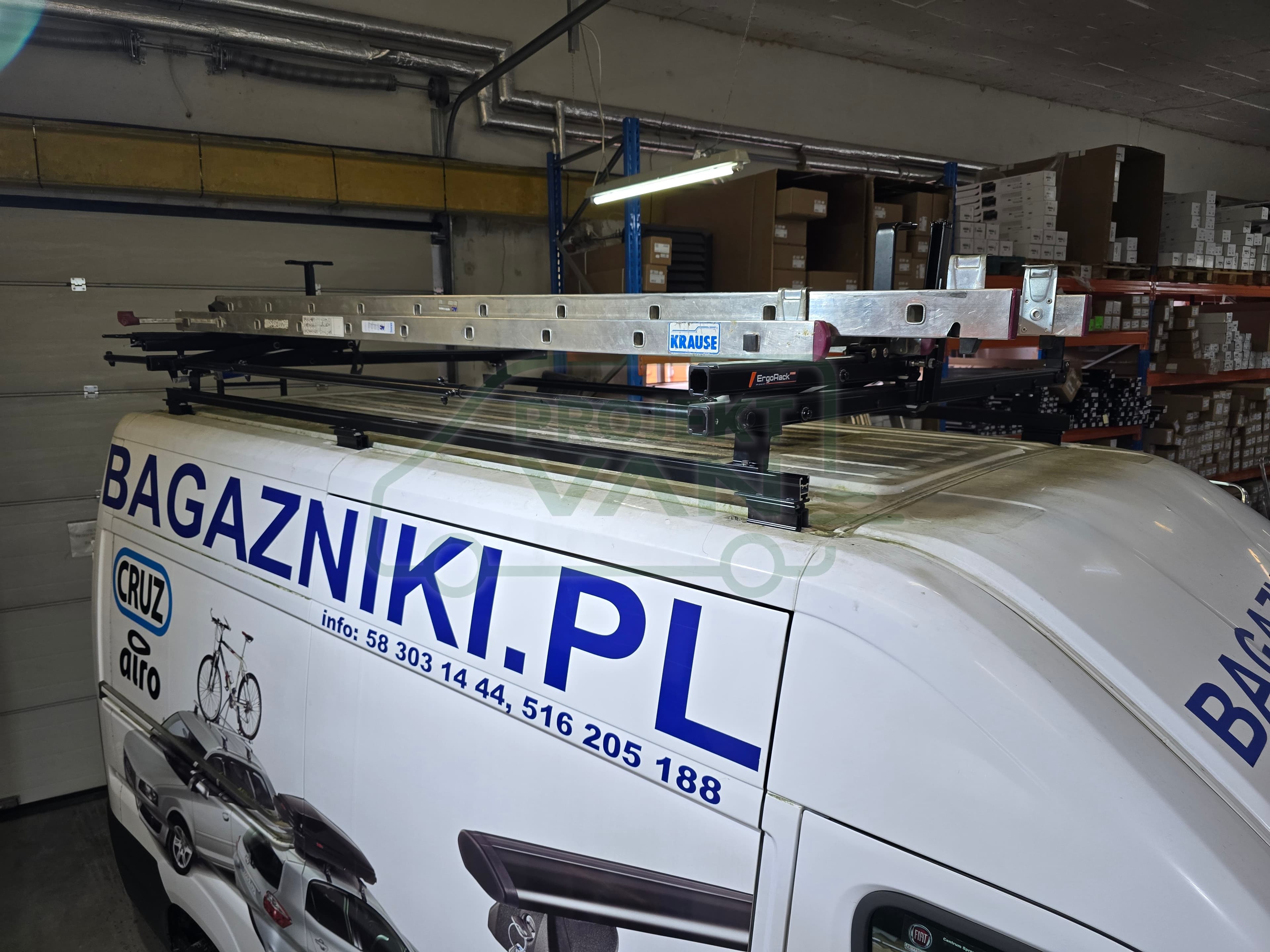 Bagażnik z windą do drabin Fiat Ducato Citroen Jumper Peugeot Boxer L2H2 ( 06-14 i 14- ) Opel Movano IV L2H2 ( 21- ) i Toyota ProAce Max L2H2 ( 24- ) PDE — widok 4