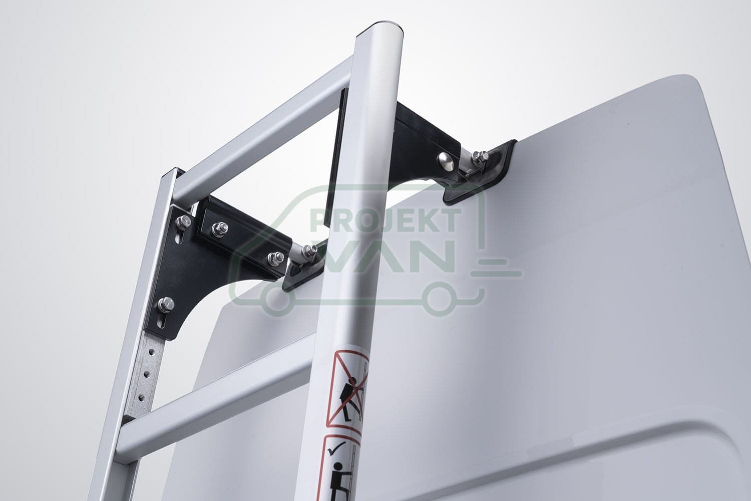 Aluminiowa drabinka na tylne drzwi Mercedes Sprinter II ( 06-18 ) / VW Crafter I ( 06-17 ) L1H1 i L2H1 — widok 4