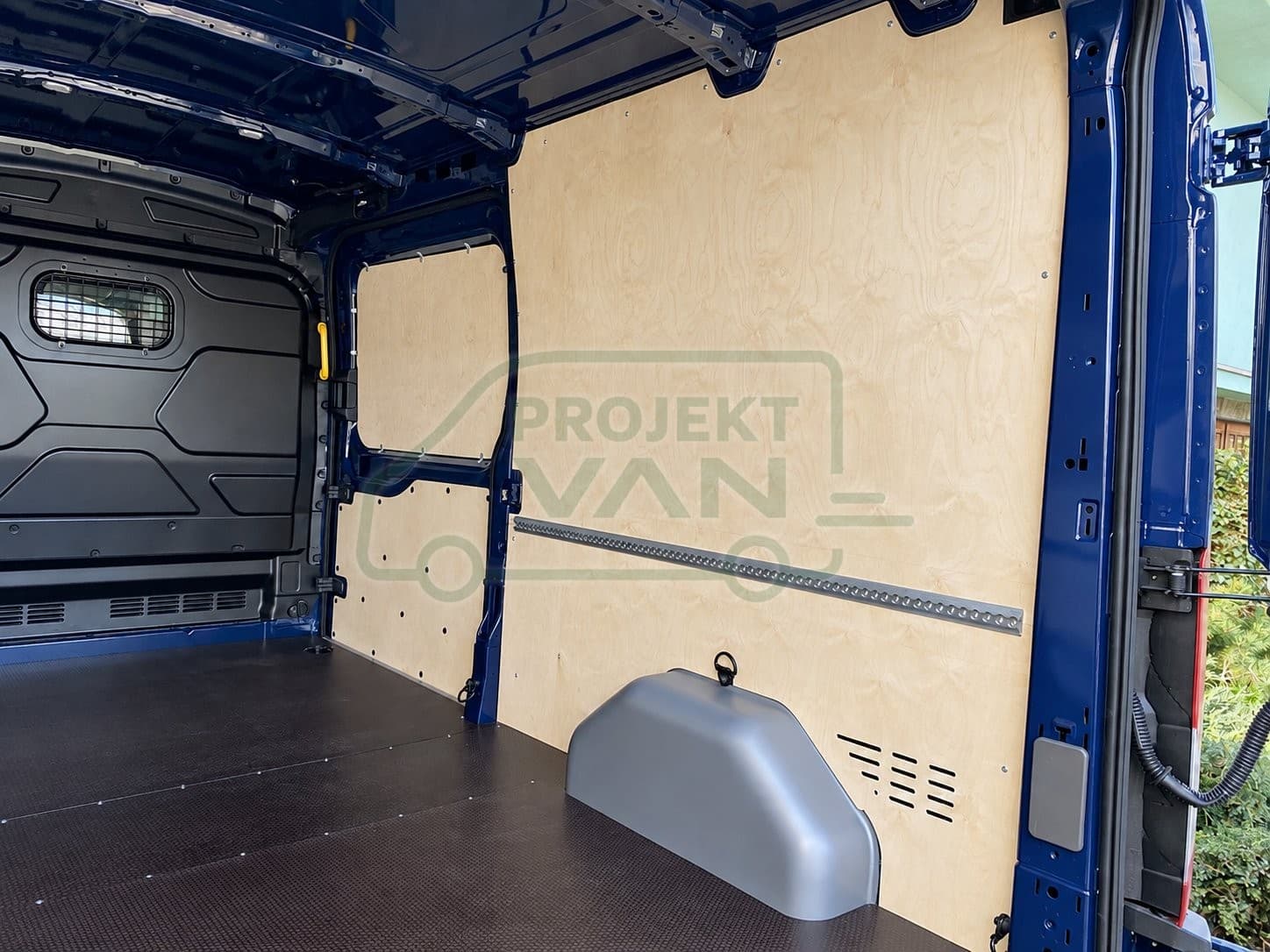 Okładziny boczne ze sklejki brzozowej surowej – Ford Transit L3H3 3750 — widok 4