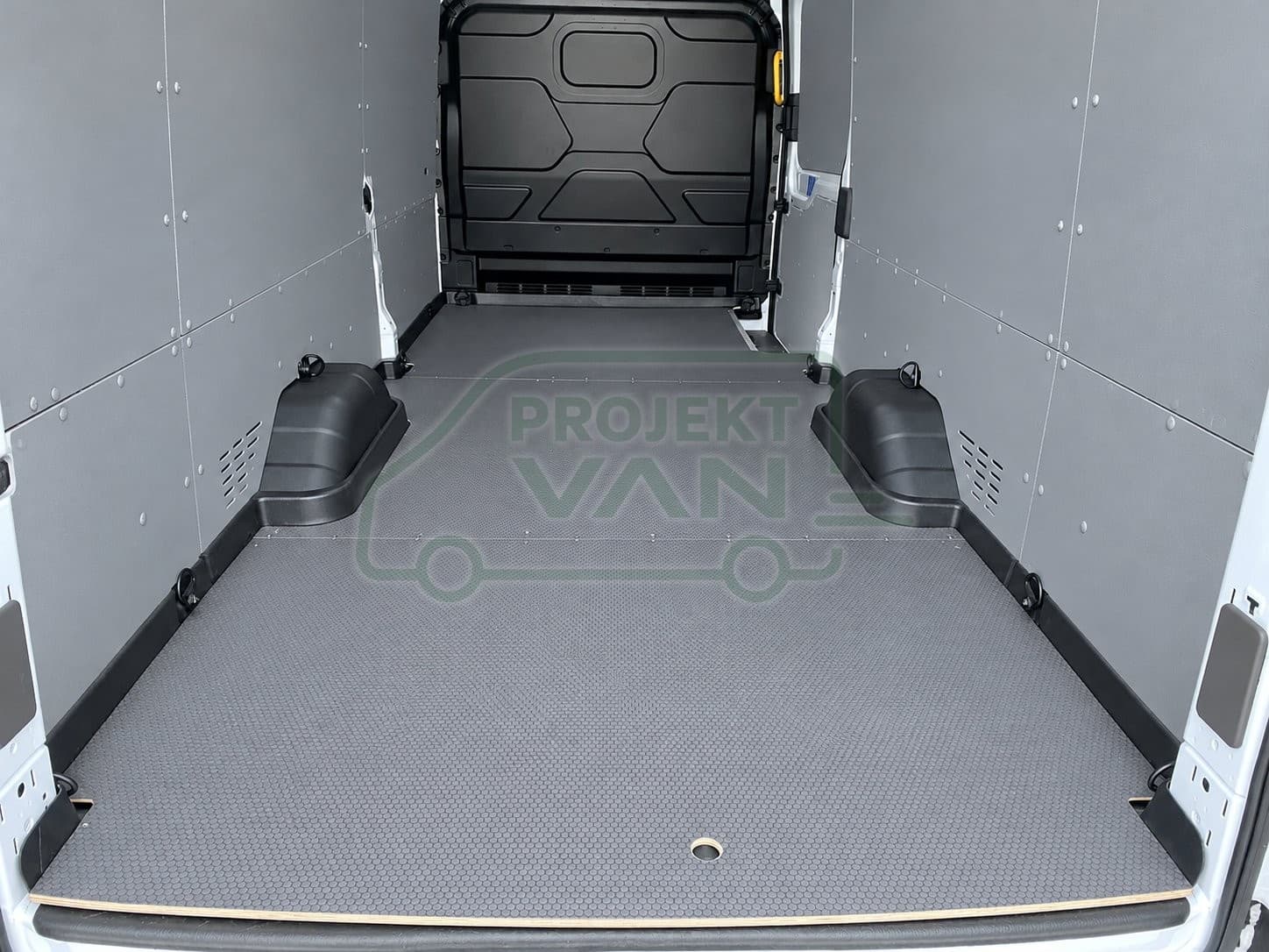 Podłoga ze sklejki z warstwą antypoślizgową – Szara – Ford Transit L4H3 3750 — widok 3