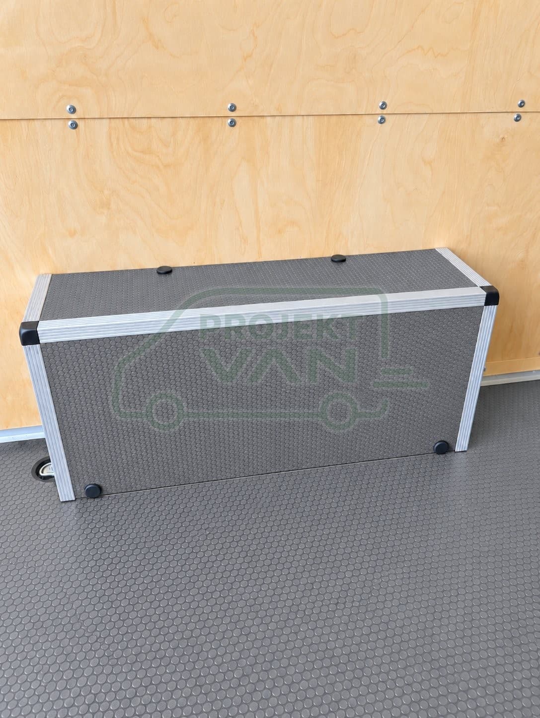 Osłony nadkoli ze sklejki PlyBOX szarej – Ford Transit Custom L1 — widok 4