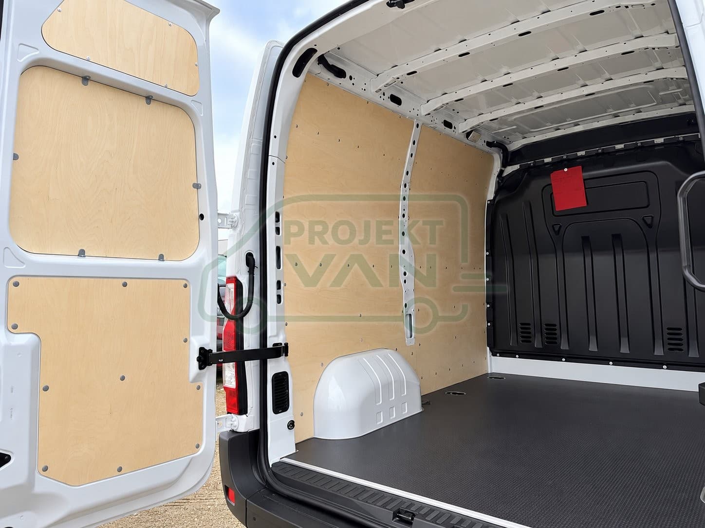Okładziny boczne ze sklejki brzozowej surowej – Renault Master L1H2 3182 — widok 4