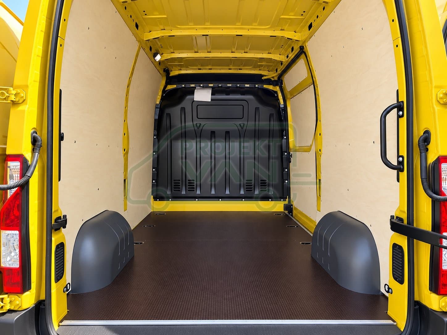 Podłoga ze sklejki z warstwą antypoślizgową – Brązowa – Renault Master L2H2 3682 — widok 3