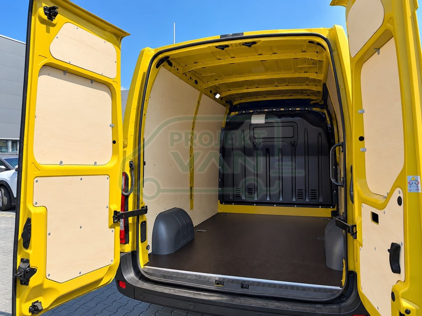 Podłoga ze sklejki z warstwą antypoślizgową – Brązowa – Renault Master L2H2 3682 — widok 4