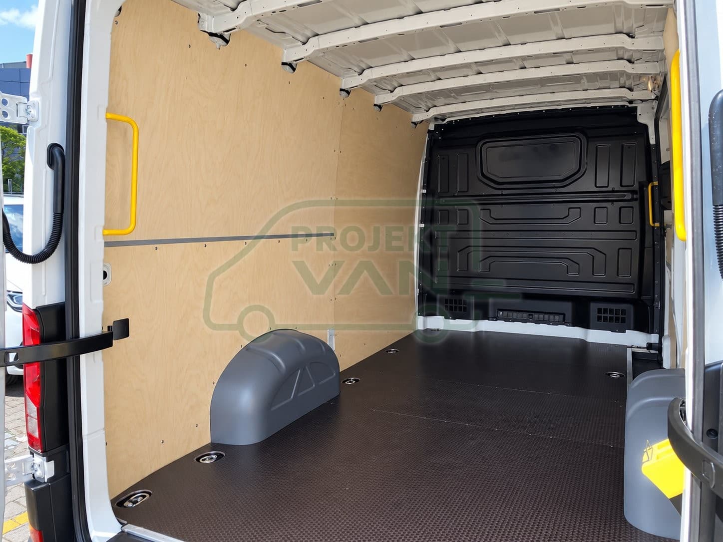 Podłoga ze sklejki z warstwą antypoślizgową – Brązowa – VW Crafter L3H2/H3 3640 — widok 4