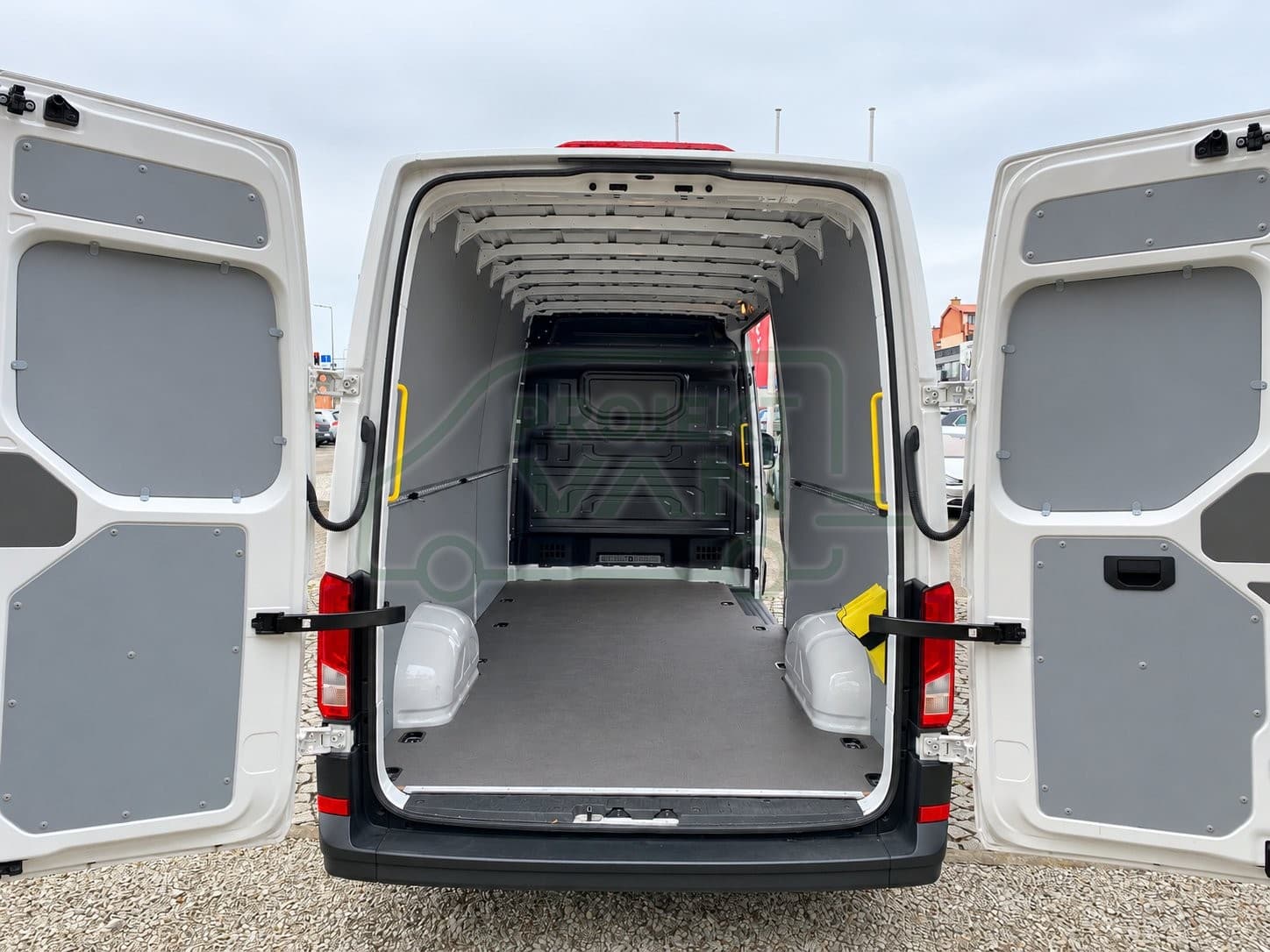 Okładziny boczne z plastiku ABS – VW Crafter L4H3 4490 — widok 3