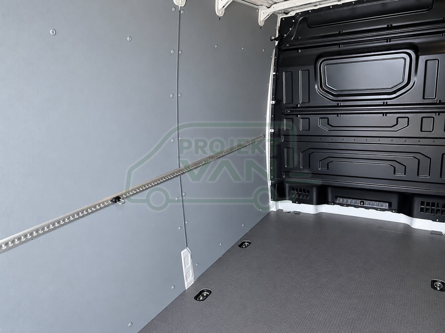 Okładziny boczne z plastiku ABS – VW Crafter L4H3 4490 — widok 4