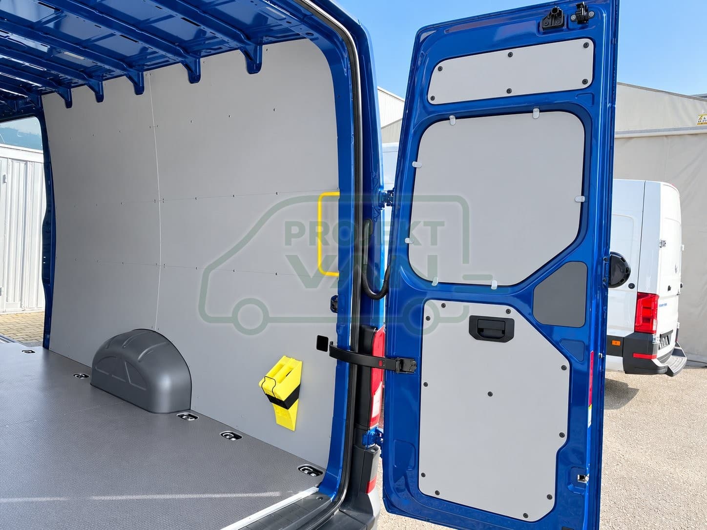 Podłoga ze sklejki z warstwą antypoślizgową – Szara – VW Crafter L5H3 4490 — widok 4