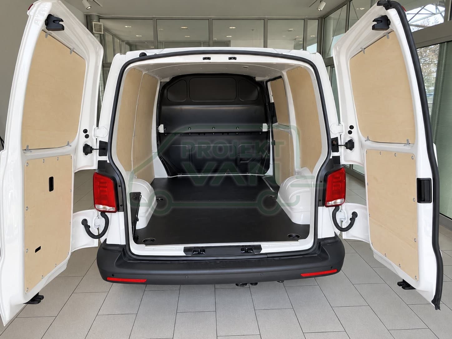 Podłoga ze sklejki z warstwą antypoślizgową – Brązowa – VW T6.1 L1H1 3000 — widok 4