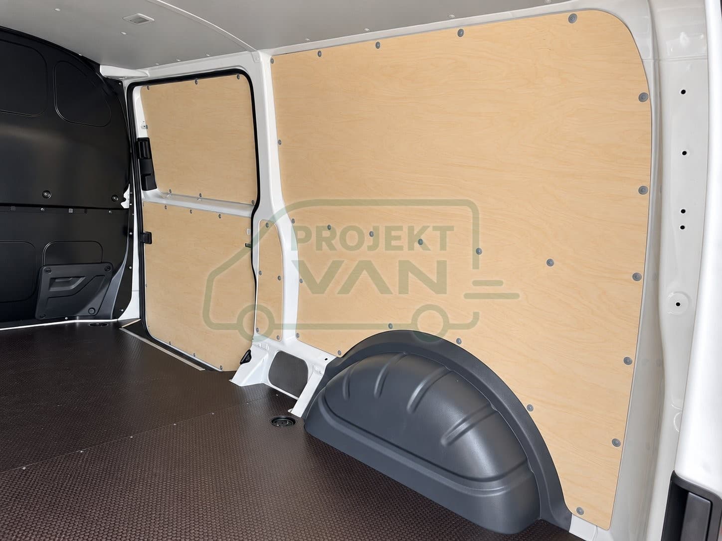 Podłoga ze sklejki z warstwą antypoślizgową – Brązowa – VW T6.1 L2H1 3000 SD2 — widok 3