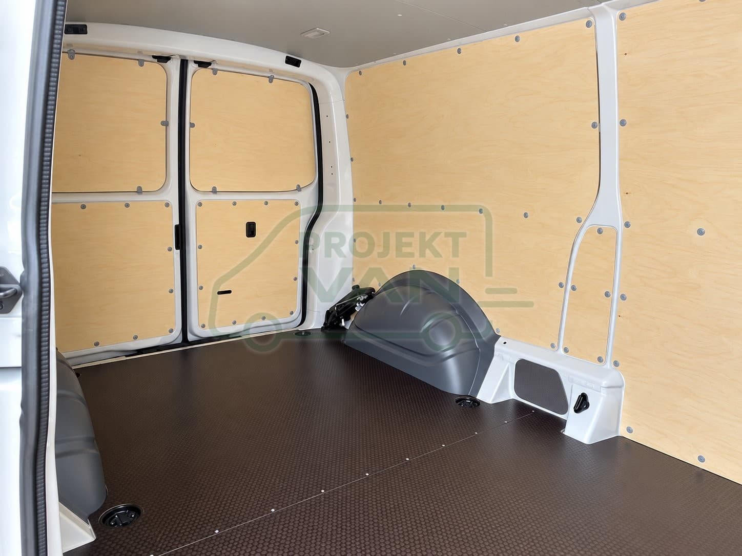 Podłoga ze sklejki z warstwą antypoślizgową – Brązowa – VW T6.1 L2H1 3000 SD2 — widok 4