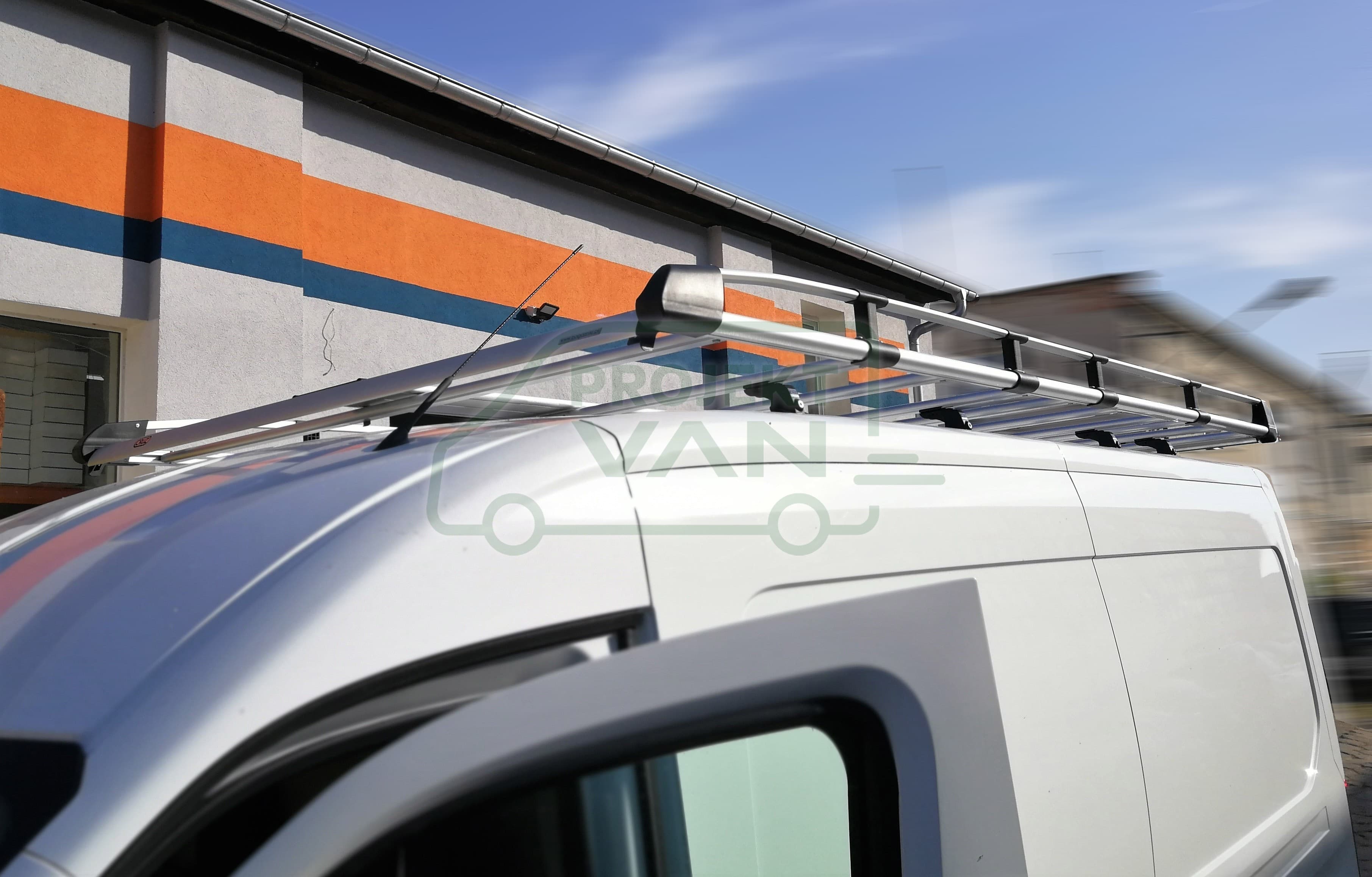 Aluminiowa platforma dachowa Ford Transit V ( 14- ) L3H3 CRUZ A32-170 — widok 3