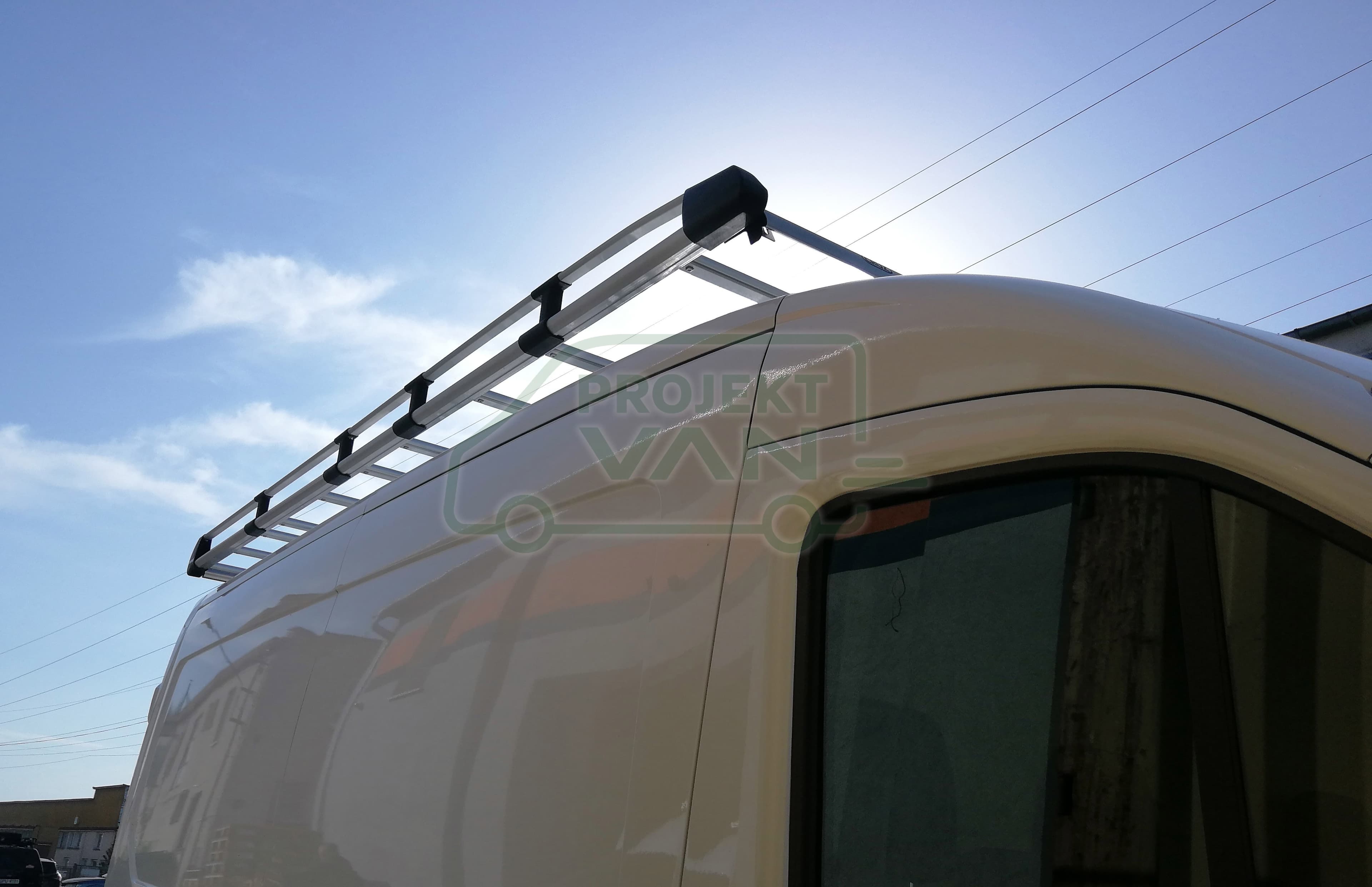 Aluminiowa platforma dachowa Ford Transit V ( 14- ) L4H2 i L4H3 CRUZ A40-170 — widok 3