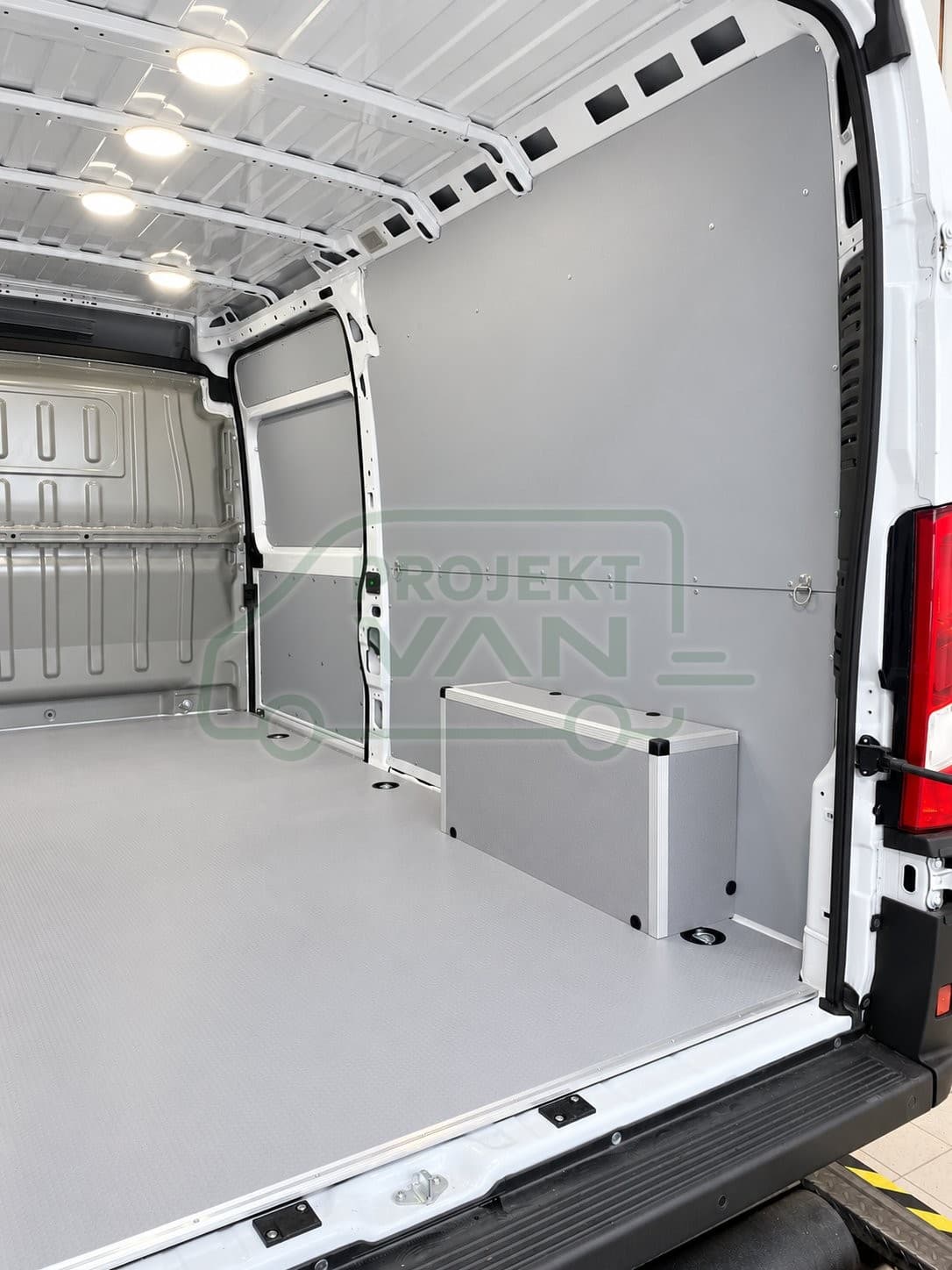 Okładziny boczne z plastiku ABS – Stellantis L3H3 4035 — widok 2