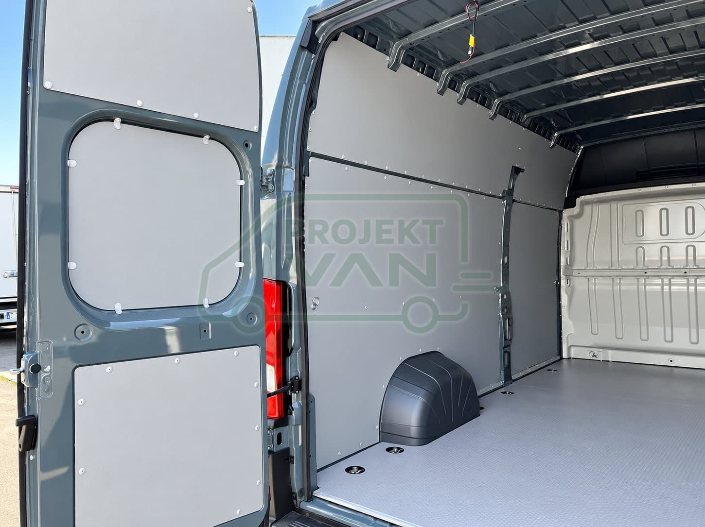 Okładziny boczne z plastiku ABS – Stellantis L4H3 4035 — widok 3