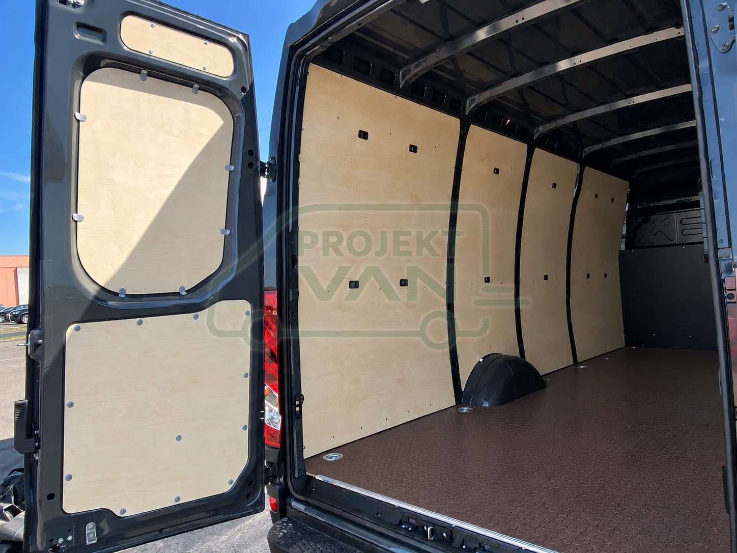Podłoga ze sklejki z warstwą antypoślizgową – Brązowa – Iveco Daily 14 L3H2 4100 16 m3 — widok 4