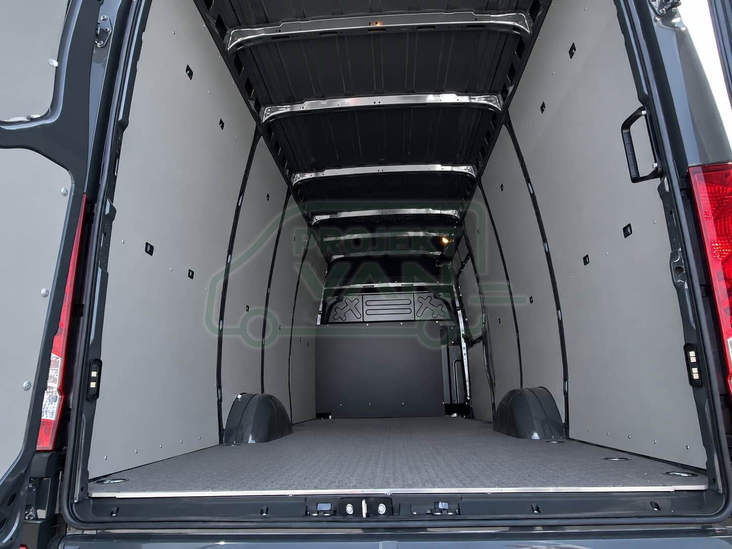 Podłoga ze sklejki z warstwą antypoślizgową – Szara – Iveco Daily 14 L3H2 4100 16 m3 — widok 4