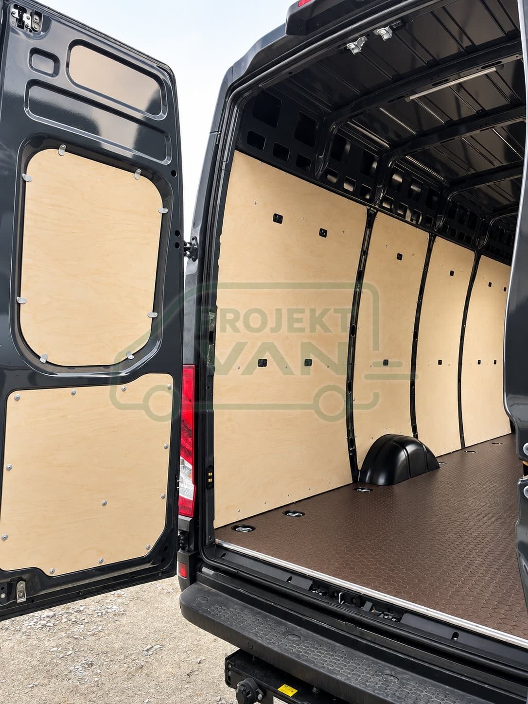 Podłoga ze sklejki z warstwą antypoślizgową – Brązowa – Iveco Daily 14 L3LH2 4100 17,5 m3 — widok 4