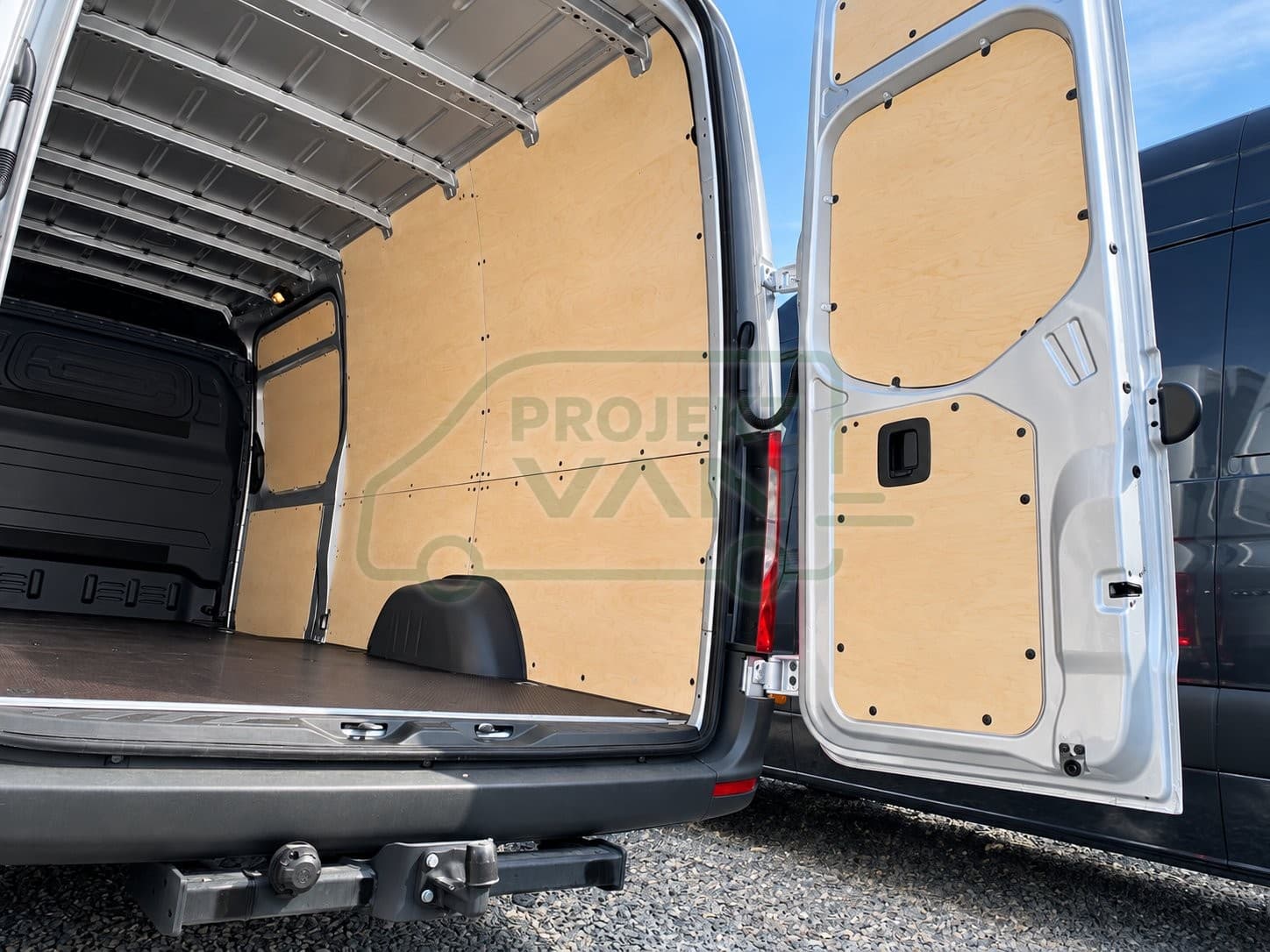 Podłoga ze sklejki z warstwą antypoślizgową – Brązowa – Mercedes Sprinter W907 L1H1/H2 3250 — widok 4