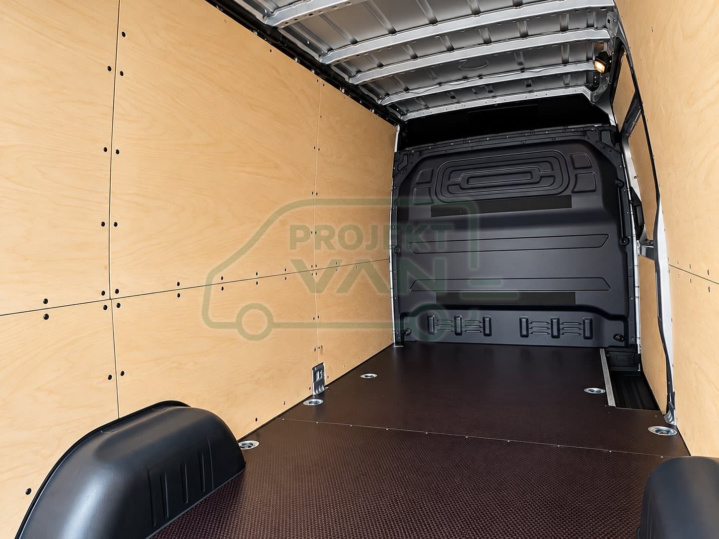 Podłoga ze sklejki z warstwą antypoślizgową – Brązowa – Mercedes Sprinter W907 L2H2 4325 RWD — widok 2