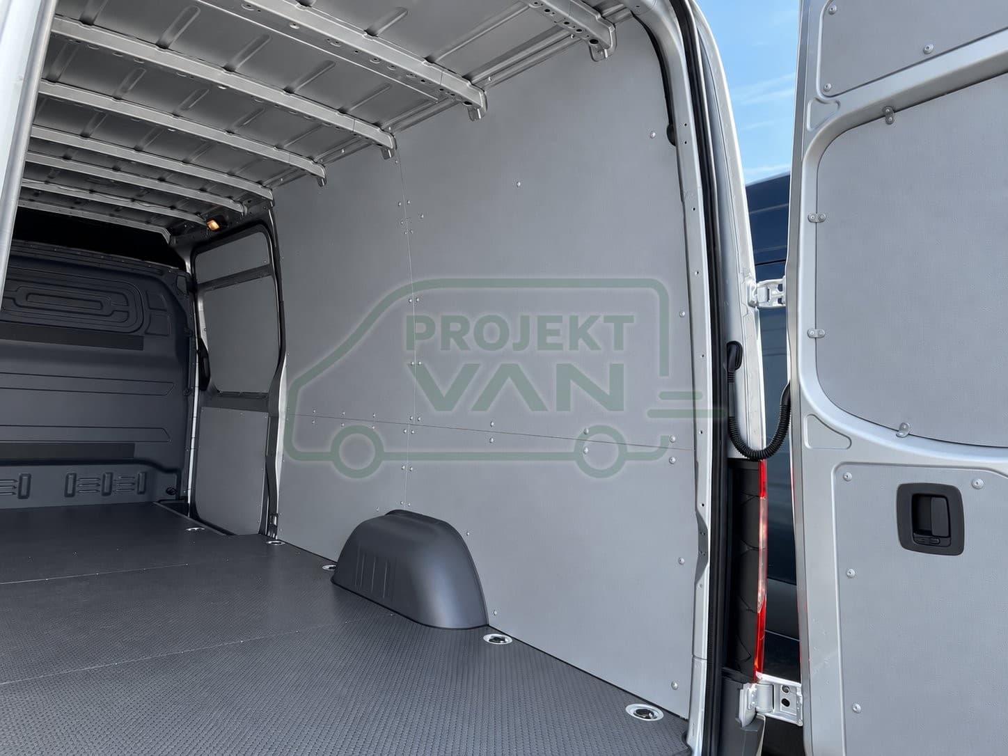 Okładziny boczne z plastiku ABS – Mercedes Sprinter W907 L2H2 3665 — widok 3