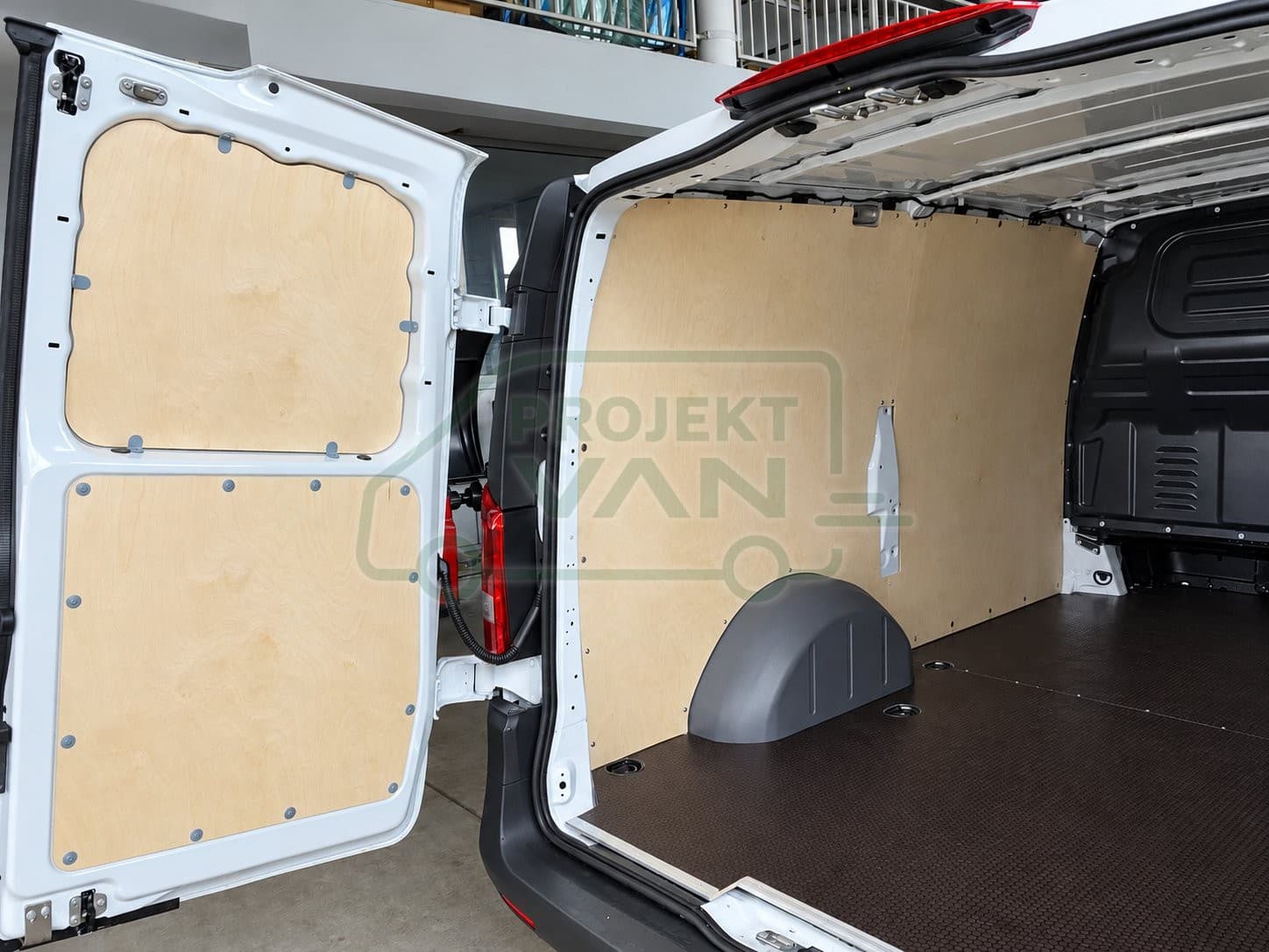 Podłoga ze sklejki z warstwą antypoślizgową – Brązowa – Mercedes Vito L3H1 15 3430 — widok 4