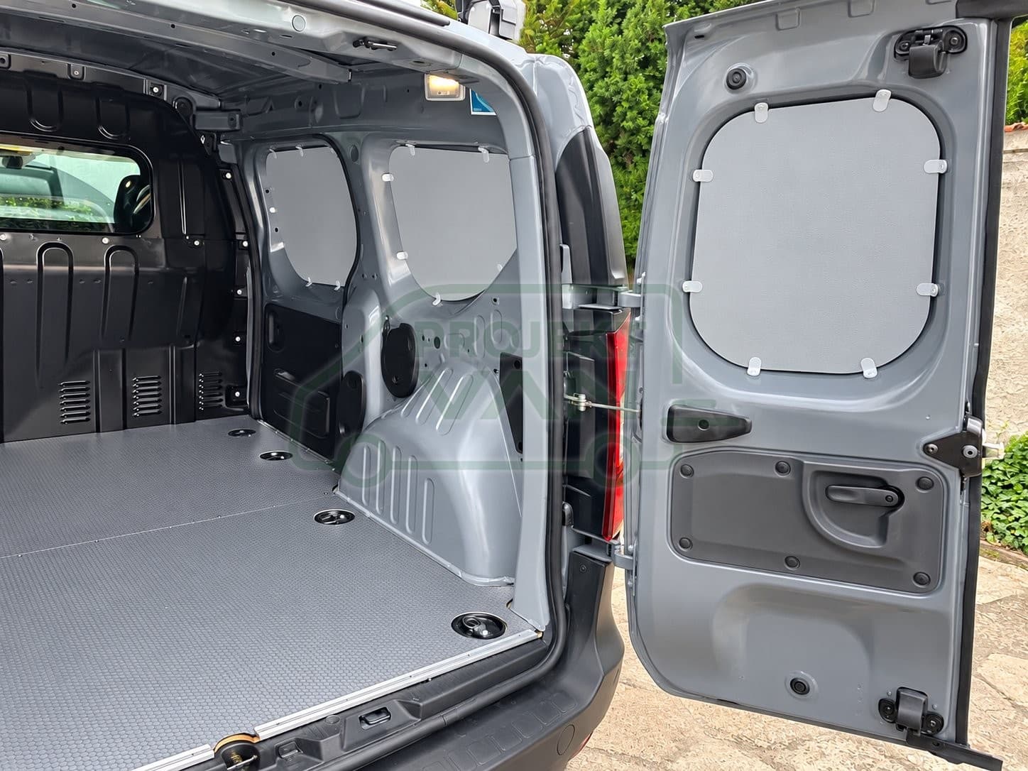 Okładziny boczne z plastiku ABS – Renault Express Van L1 2812 — widok 3