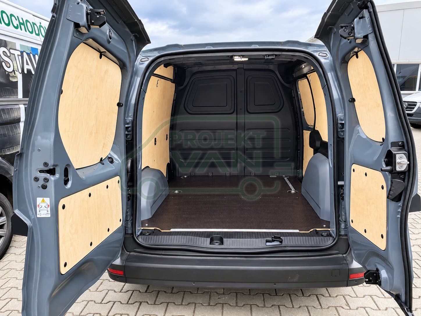 Podłoga ze sklejki z warstwą antypoślizgową – Brązowa – Renault Kangoo III L2 3100 — widok 2