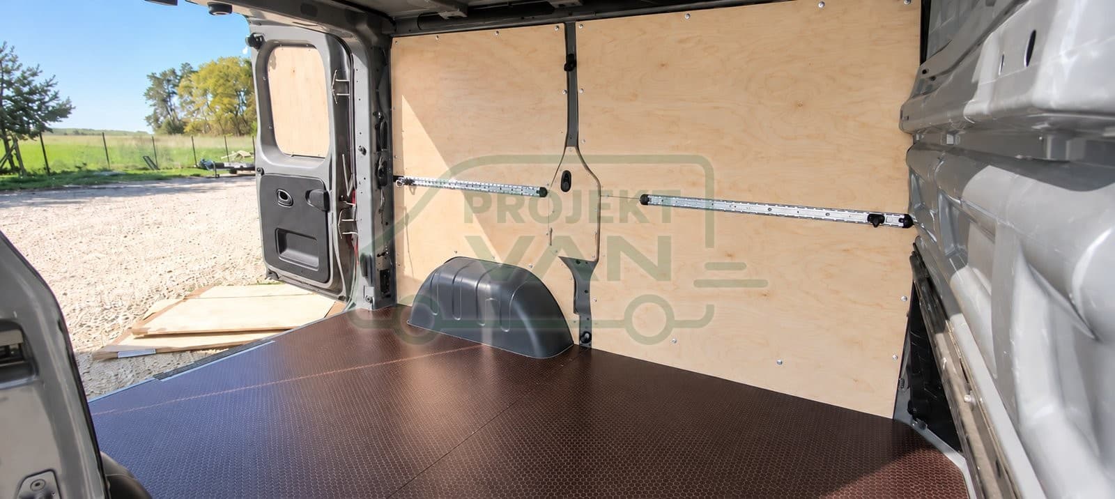 Podłoga ze sklejki z warstwą antypoślizgową – Brązowa – Renault Trafic '14 L1H1 3098 — widok 3