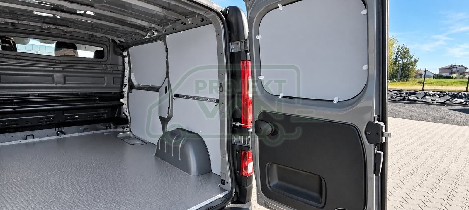 Podłoga ze sklejki z warstwą antypoślizgową – Szara – Renault Trafic '14 L2H1 3498 — widok 4