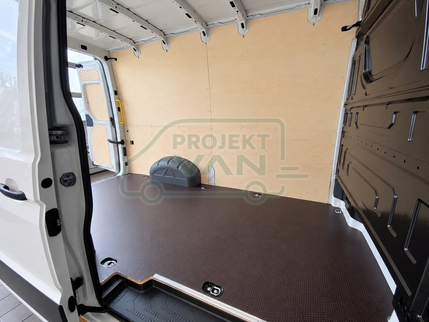 Okładziny boczne ze sklejki brzozowej surowej – VW Crafter L3H3 3640 — widok 3