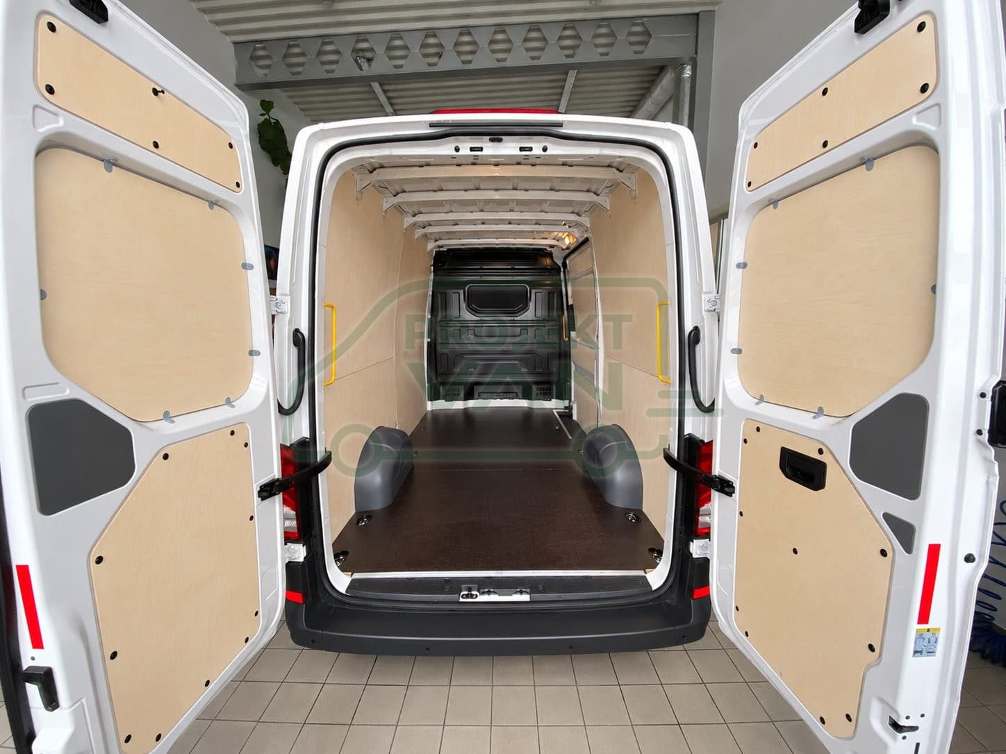 Okładziny boczne ze sklejki brzozowej surowej – VW Crafter L3H3 3640 — widok 4