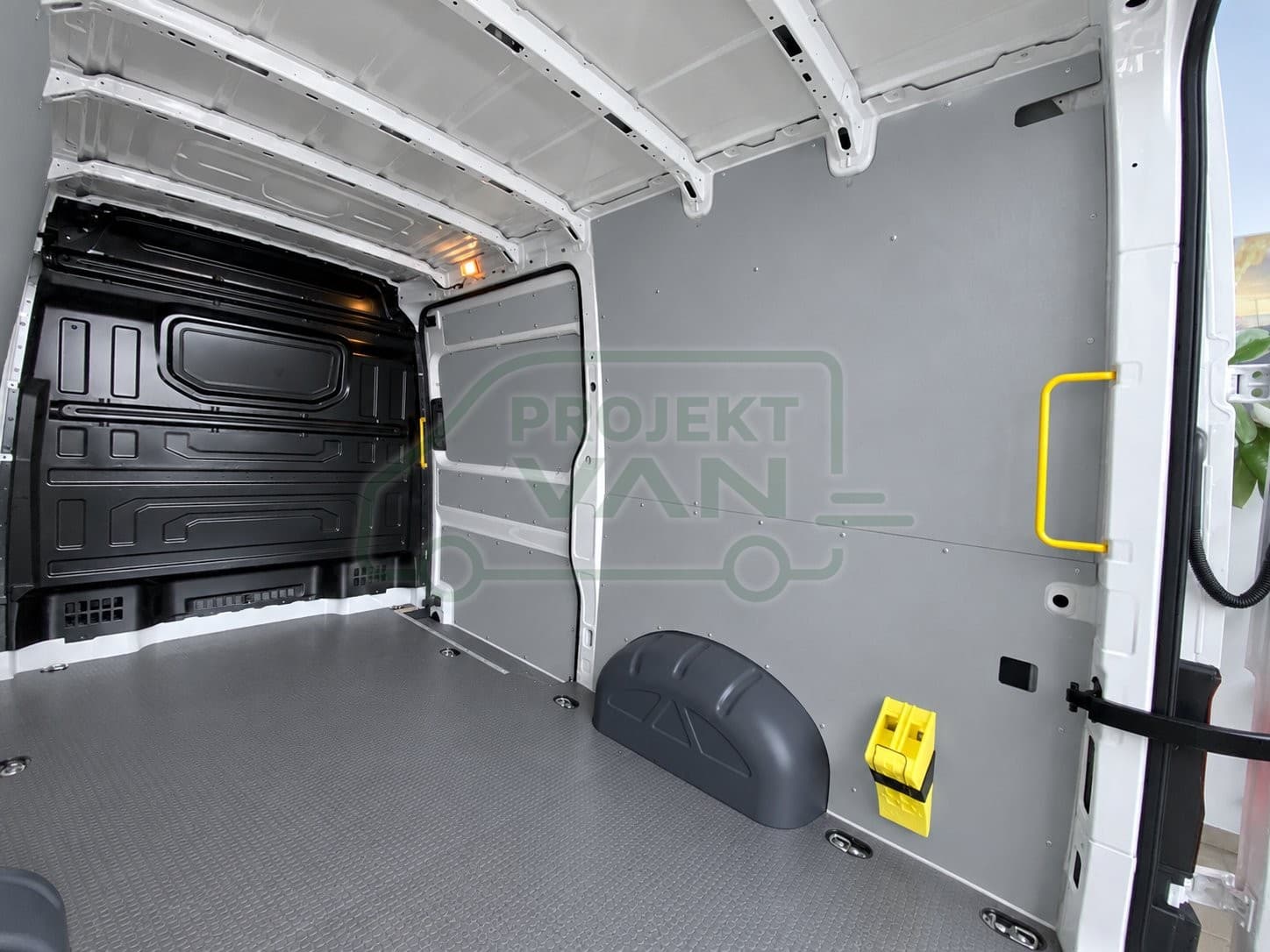 Okładziny boczne ze sklejki laminowanej szarej – VW Crafter L3H3 3640 — widok 3