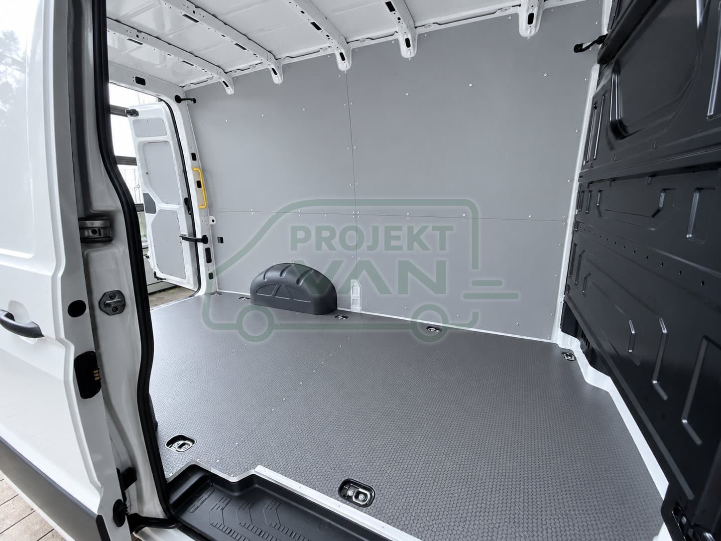 Okładziny boczne ze sklejki laminowanej szarej – VW Crafter L3H3 3640 — widok 4