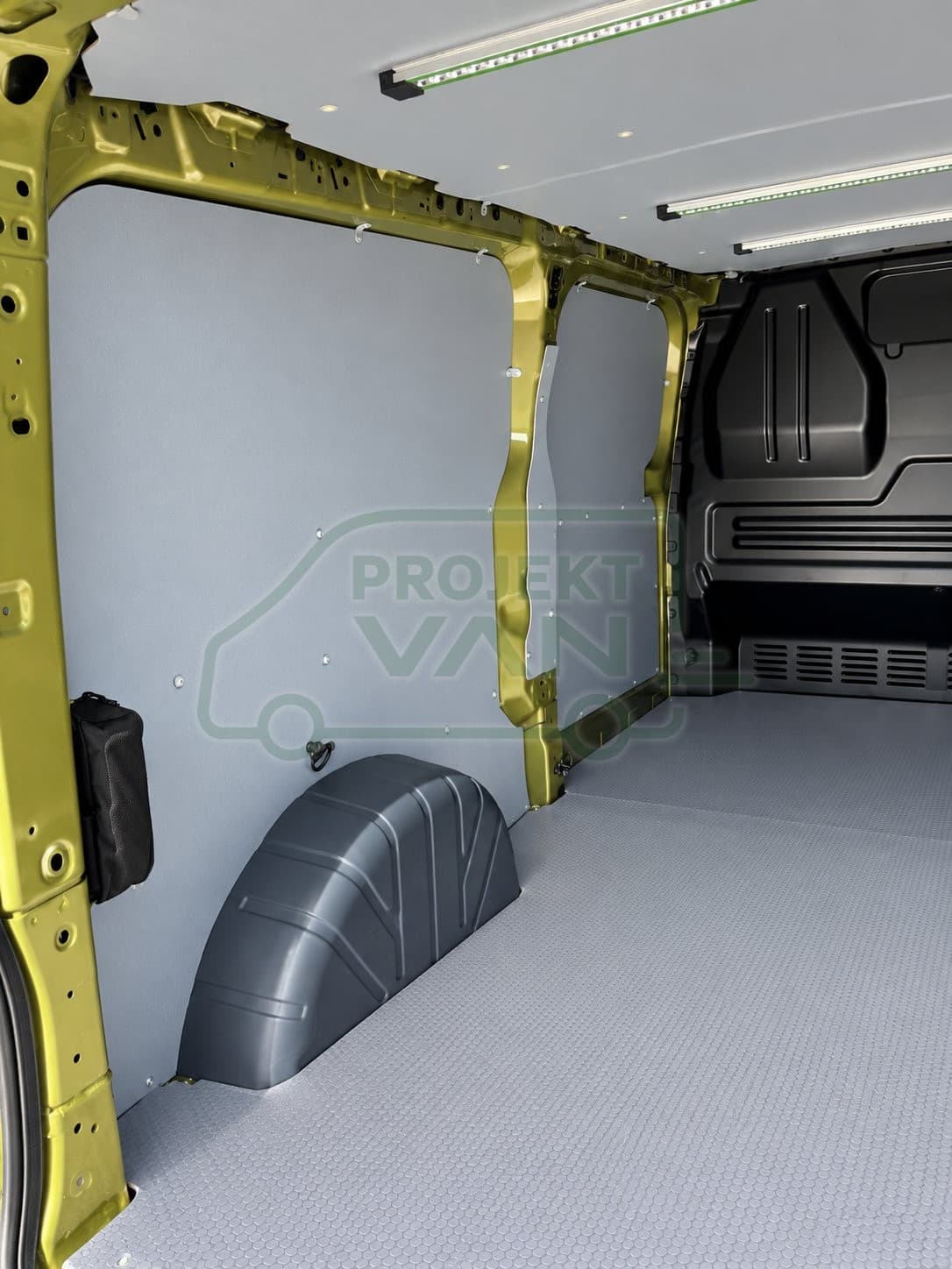 Okładziny boczne z plastiku ABS – VW T7 L2H1 3500 — widok 4